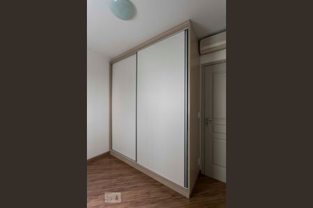 Apartamento à venda com 69m², 3 quartos e 1 vagaQuarto 2 (Armários)