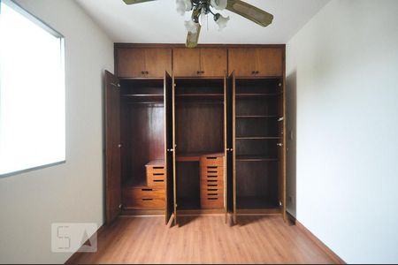 armário do quarto 2 de apartamento para alugar com 2 quartos, 72m² em Vila Andrade, São Paulo