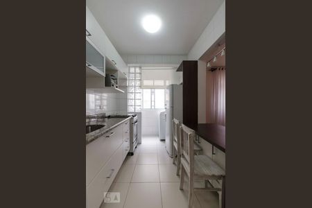 Cozinha de apartamento para alugar com 1 quarto, 48m² em Perdizes, São Paulo