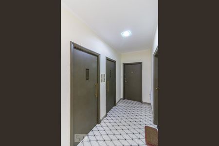 Apartamento à venda com 105m², 2 quartos e sem vaga Apartamento à venda com 105m², 2 quartos e sem vagaCorredor do andar