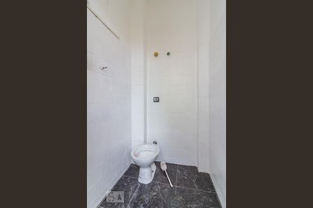 Apartamento à venda com 105m², 2 quartos e sem vaga Apartamento à venda com 105m², 2 quartos e sem vagaBanheiro de serviço