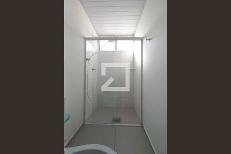Banheiro de apartamento à venda com 1 quarto, 38m² em Centro, Campinas