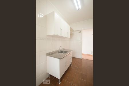 Cozinha de apartamento para alugar com 2 quartos, 75m² em Campo Belo, São Paulo