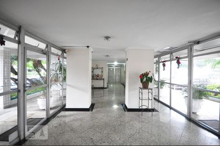 hall social de apartamento para alugar com 3 quartos, 85m² em Cidade Monções, São Paulo