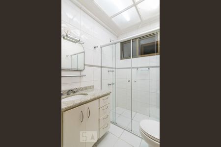 Banheiro de apartamento à venda com 4 quartos, 130m² em Santo Antônio, São Caetano do Sul