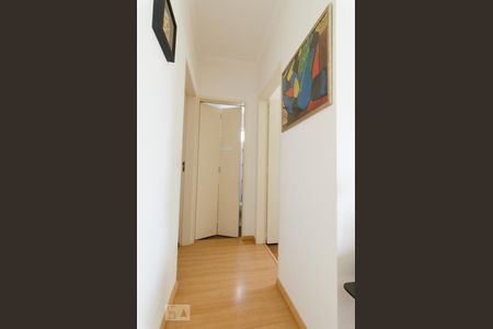 Corredor de apartamento à venda com 2 quartos, 123m² em Cambuí, Campinas