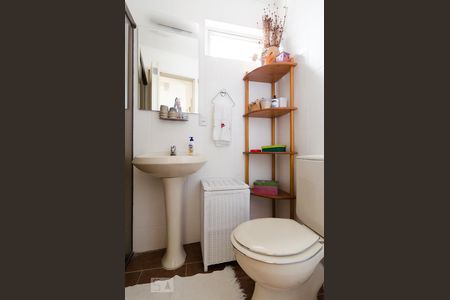 Banheiro de apartamento à venda com 2 quartos, 123m² em Cambuí, Campinas