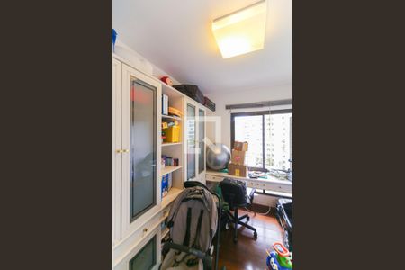 Apartamento à venda com 300m², 4 quartos e 4 vagas Apartamento à venda com 300m², 4 quartos e 4 vagasEscritório