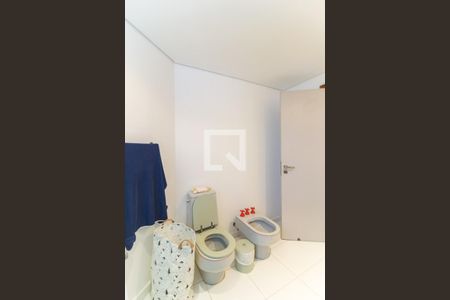 Apartamento à venda com 300m², 4 quartos e 4 vagas Apartamento à venda com 300m², 4 quartos e 4 vagasBanheiro da Suíte 2