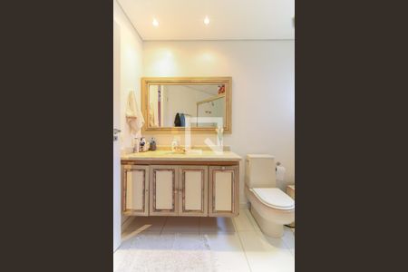 Apartamento à venda com 300m², 4 quartos e 4 vagas Apartamento à venda com 300m², 4 quartos e 4 vagasBanheiro da Suíte 3