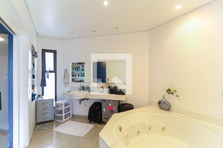 Apartamento à venda com 300m², 4 quartos e 4 vagas Apartamento à venda com 300m², 4 quartos e 4 vagasBanheiro da Suíte 4