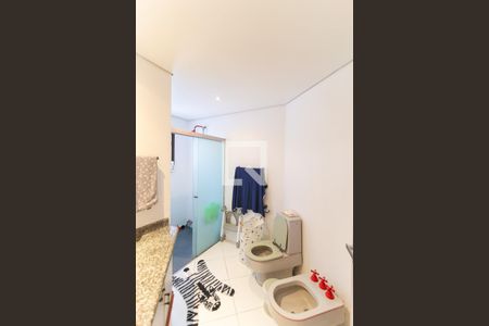 Apartamento à venda com 300m², 4 quartos e 4 vagas Apartamento à venda com 300m², 4 quartos e 4 vagasBanheiro da Suíte 2