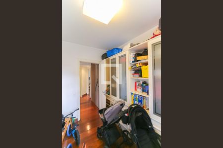 Apartamento à venda com 300m², 4 quartos e 4 vagas Apartamento à venda com 300m², 4 quartos e 4 vagasEscritório