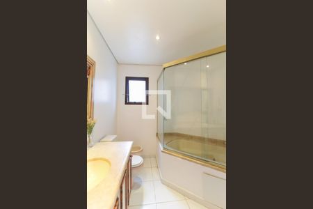 Apartamento à venda com 300m², 4 quartos e 4 vagas Apartamento à venda com 300m², 4 quartos e 4 vagasBanheiro da Suíte 3