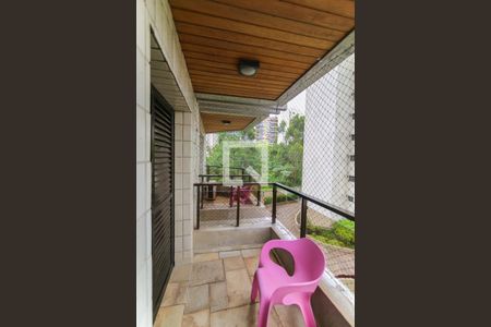 Apartamento à venda com 300m², 4 quartos e 4 vagas Apartamento à venda com 300m², 4 quartos e 4 vagasVaranda