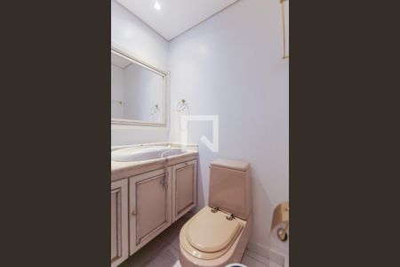 Apartamento à venda com 300m², 4 quartos e 4 vagas Apartamento à venda com 300m², 4 quartos e 4 vagasBanheiro da Suíte 1
