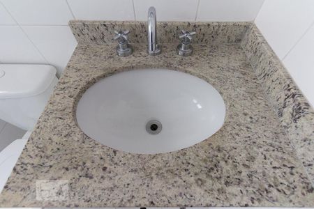 Banheiro de apartamento para alugar com 2 quartos, 64m² em Saúde, São Paulo