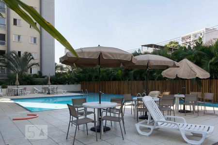 Apartamento à venda com 65m², 3 quartos e 2 vagasÁrea comum - Piscina