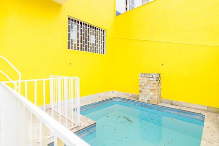 Casa à venda com 300m², 4 quartos e 2 vagas Casa à venda com 300m², 4 quartos e 2 vagasPiscina