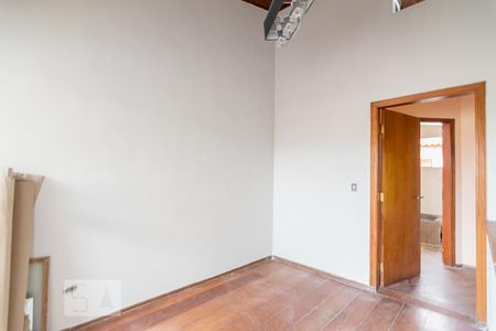 Casa à venda com 300m², 4 quartos e 2 vagas Casa à venda com 300m², 4 quartos e 2 vagasCloset