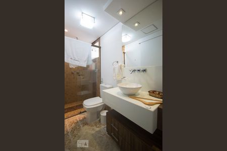 Apartamento à venda com 270m², 4 quartos e 4 vagas Apartamento à venda com 270m², 4 quartos e 4 vagasBanheiro