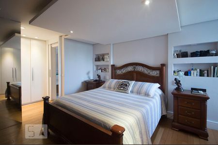 Apartamento à venda com 270m², 4 quartos e 4 vagas Apartamento à venda com 270m², 4 quartos e 4 vagasSuíte