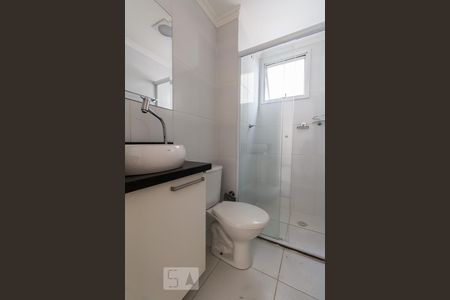 banheiro de apartamento para alugar com 2 quartos, 50m² em Água Branca, São Paulo