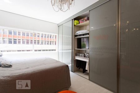 Apartamento à venda com 198m², 3 quartos e 2 vagas Apartamento à venda com 198m², 3 quartos e 2 vagasSuíte