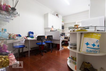 Apartamento à venda com 198m², 3 quartos e 2 vagas Apartamento à venda com 198m², 3 quartos e 2 vagasEscritório