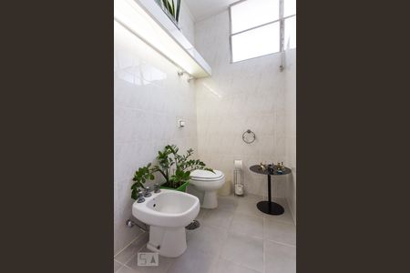 Apartamento à venda com 198m², 3 quartos e 2 vagas Apartamento à venda com 198m², 3 quartos e 2 vagasBanheiro Suíte