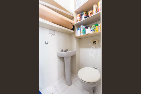 Apartamento à venda com 198m², 3 quartos e 2 vagas Apartamento à venda com 198m², 3 quartos e 2 vagasBanheiro de serviço