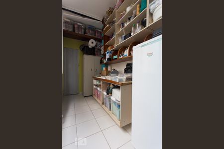 Apartamento à venda com 198m², 3 quartos e 2 vagas Apartamento à venda com 198m², 3 quartos e 2 vagasQuarto de serviço