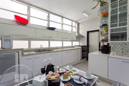 Apartamento à venda com 198m², 3 quartos e 2 vagas Apartamento à venda com 198m², 3 quartos e 2 vagasCozinha