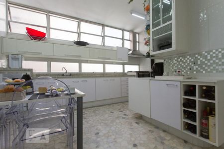 Apartamento à venda com 198m², 3 quartos e 2 vagas Apartamento à venda com 198m², 3 quartos e 2 vagasCozinha