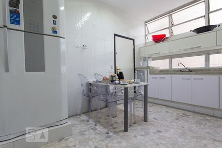 Apartamento à venda com 198m², 3 quartos e 2 vagas Apartamento à venda com 198m², 3 quartos e 2 vagasCozinha