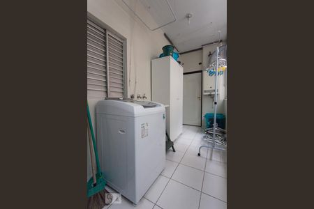 Apartamento à venda com 198m², 3 quartos e 2 vagas Apartamento à venda com 198m², 3 quartos e 2 vagasÁrea de serviço