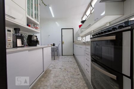 Apartamento à venda com 198m², 3 quartos e 2 vagas Apartamento à venda com 198m², 3 quartos e 2 vagasCozinha