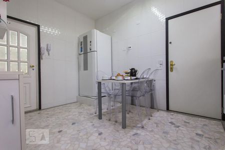 Apartamento à venda com 198m², 3 quartos e 2 vagas Apartamento à venda com 198m², 3 quartos e 2 vagasCozinha