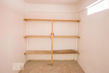 Casa à venda com 174m², 3 quartos e 3 vagas Casa à venda com 174m², 3 quartos e 3 vagasPorão