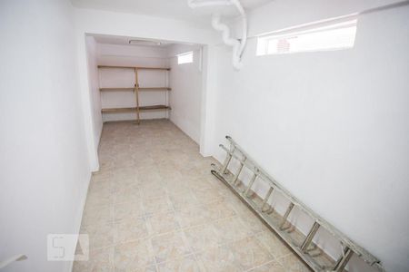 Casa à venda com 174m², 3 quartos e 3 vagas Casa à venda com 174m², 3 quartos e 3 vagasPorão
