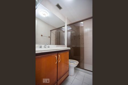 Banheiro Social de apartamento à venda com 2 quartos, 68m² em Barra da Tijuca, Rio de Janeiro