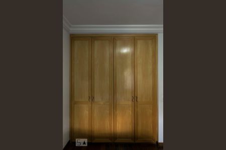 Apartamento à venda com 200m², 4 quartos e 4 vagasQuarto 2 (Armários)