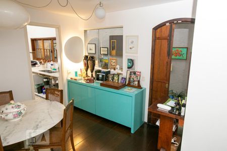 Casa à venda com 190m², 3 quartos e 2 vagas Casa à venda com 190m², 3 quartos e 2 vagasCozinha
