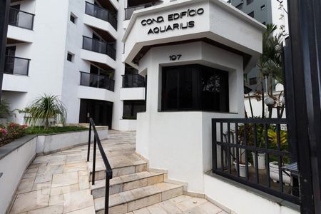Apartamento à venda com 72m², 3 quartos e 1 vaga Apartamento à venda com 72m², 3 quartos e 1 vagaFachada