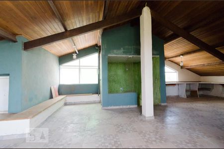 Casa de condomínio à venda com 250m², 3 quartos e 2 vagas Casa de condomínio à venda com 250m², 3 quartos e 2 vagasSótão
