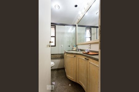 Apartamento para alugar com 350m², 4 quartos e 4 vagasBanheiro da suíte 3