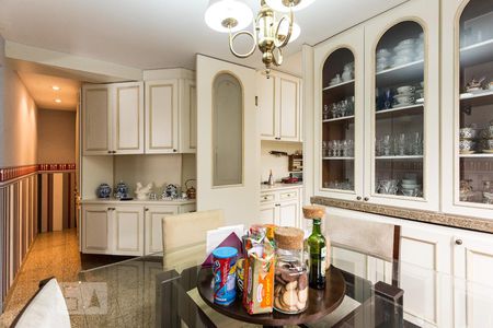 Apartamento para alugar com 350m², 4 quartos e 4 vagasCopa