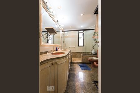 Apartamento para alugar com 350m², 4 quartos e 4 vagasBanheiro da suíte 2