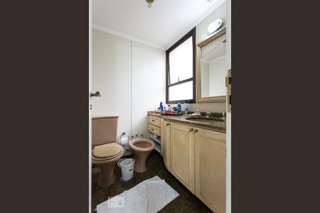 Apartamento para alugar com 350m², 4 quartos e 4 vagasBanheiro da suíte 1