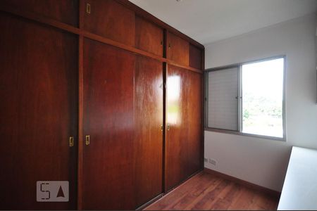 Apartamento à venda com 70m², 3 quartos e 1 vagaquarto 2
